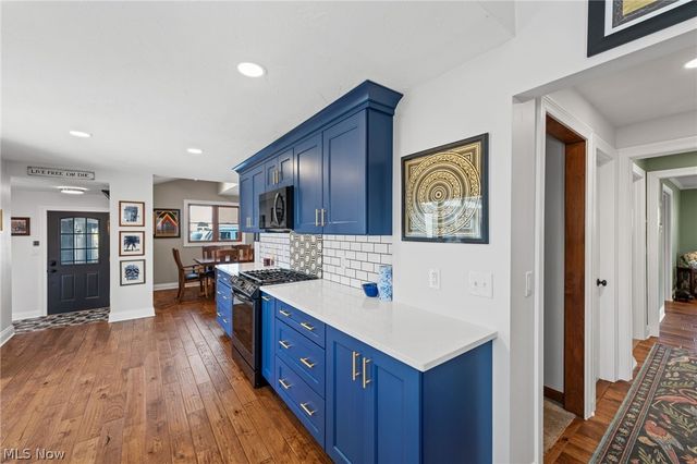 22235 Arbor Cliff Lane, Rocky River, OH 44116