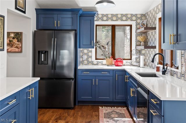 22235 Arbor Cliff Lane, Rocky River, OH 44116