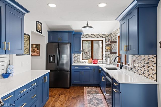 22235 Arbor Cliff Lane, Rocky River, OH 44116