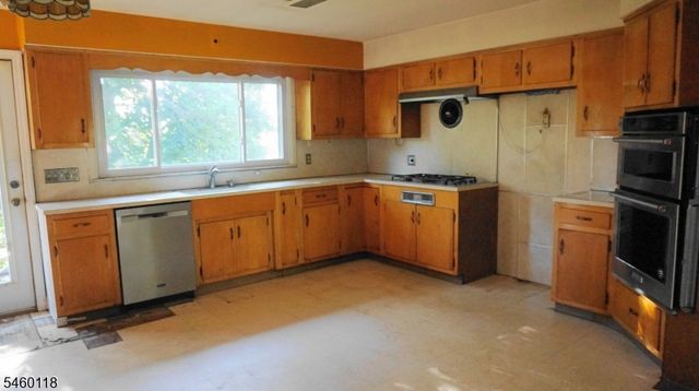8 Mountain Way S, West Orange Twp., NJ 07052
