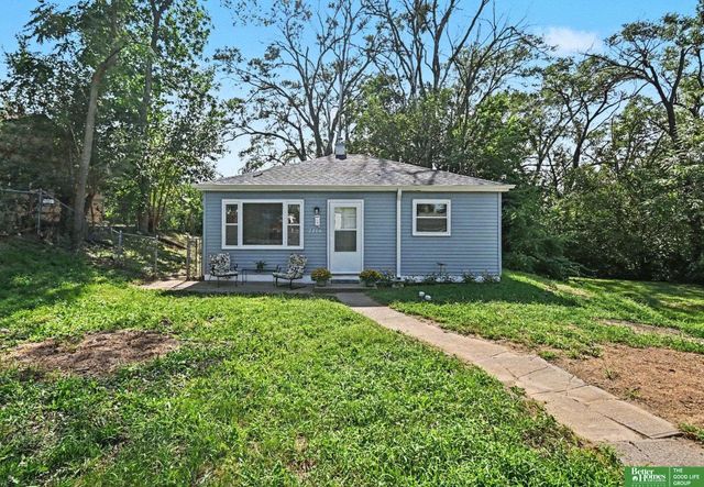 2214 N 39 Street, Omaha, NE 68111