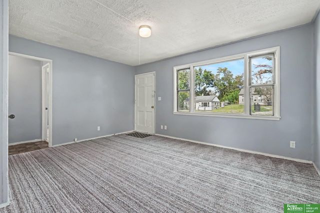 2214 N 39 Street, Omaha, NE 68111