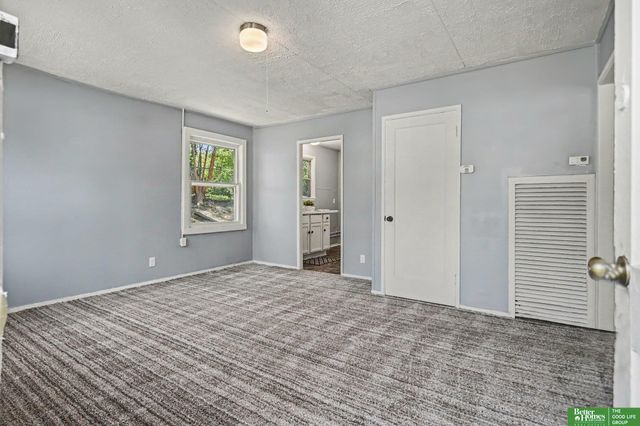 2214 N 39 Street, Omaha, NE 68111