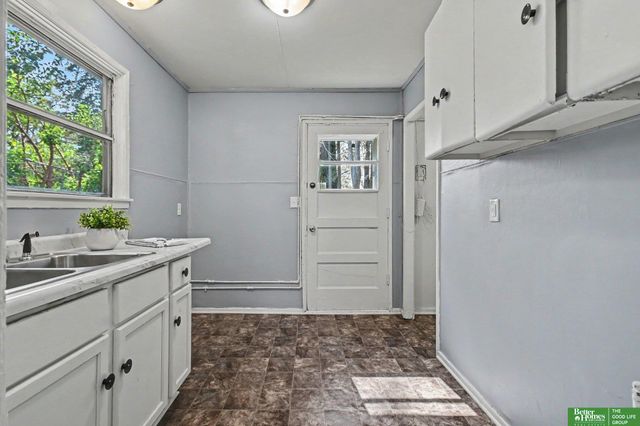 2214 N 39 Street, Omaha, NE 68111