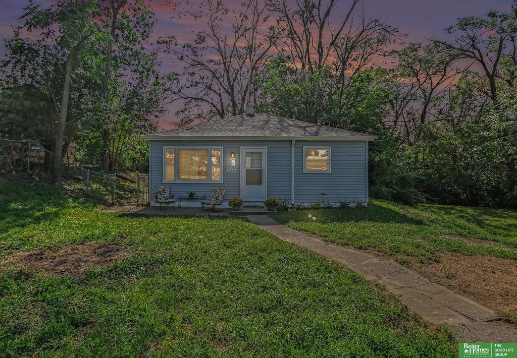 2214 N 39 Street, Omaha, NE 68111
