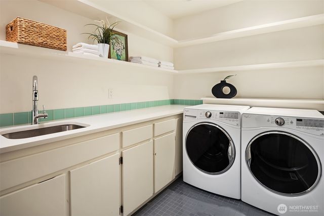 7842 NE 10th Street, Medina, WA 98039