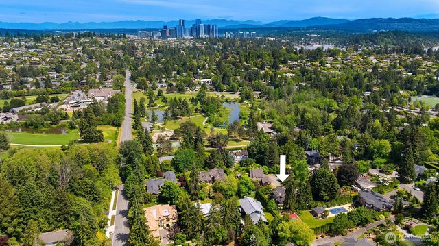7842 NE 10th Street, Medina, WA 98039