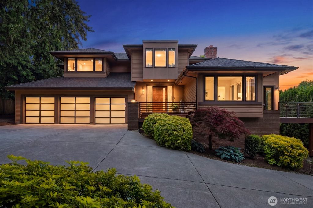 7842 NE 10th Street, Medina, WA 98039