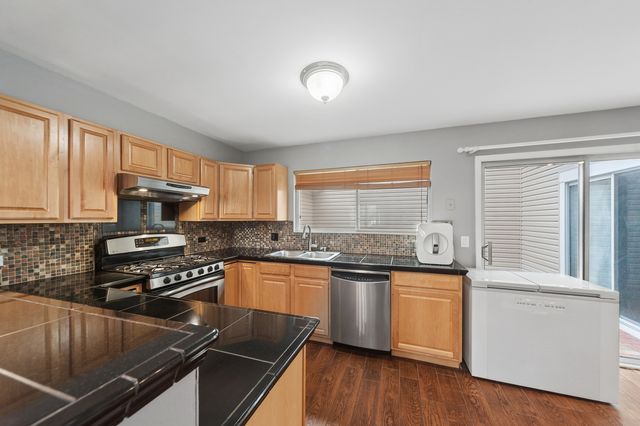 445 Le Parc Circle, Buffalo Grove, IL 60089