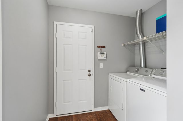 445 Le Parc Circle, Buffalo Grove, IL 60089