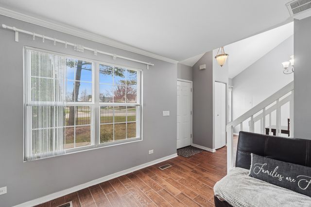 445 Le Parc Circle, Buffalo Grove, IL 60089