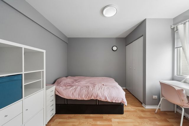 445 Le Parc Circle, Buffalo Grove, IL 60089