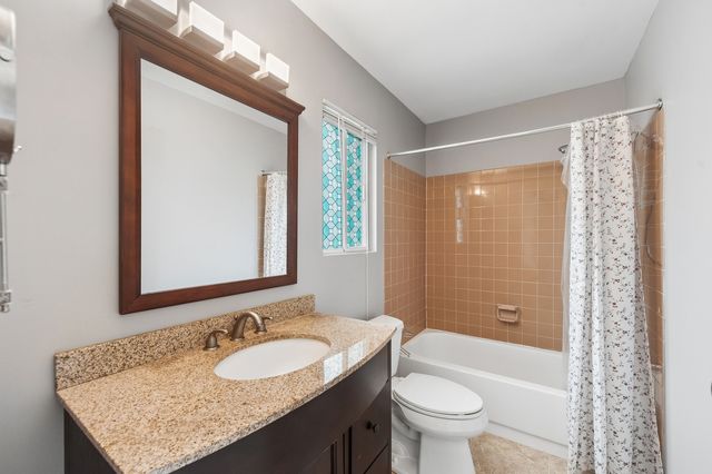 445 Le Parc Circle, Buffalo Grove, IL 60089