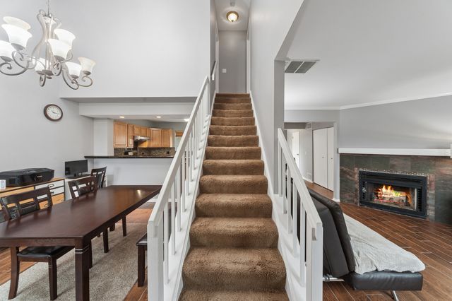 445 Le Parc Circle, Buffalo Grove, IL 60089