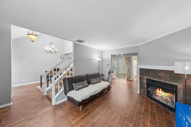 445 Le Parc Circle, Buffalo Grove, IL 60089