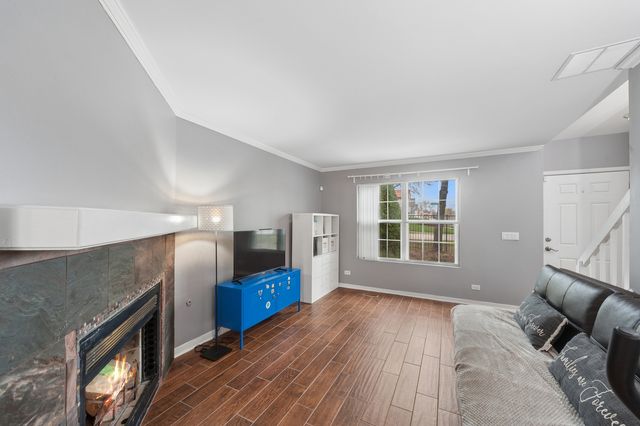 445 Le Parc Circle, Buffalo Grove, IL 60089