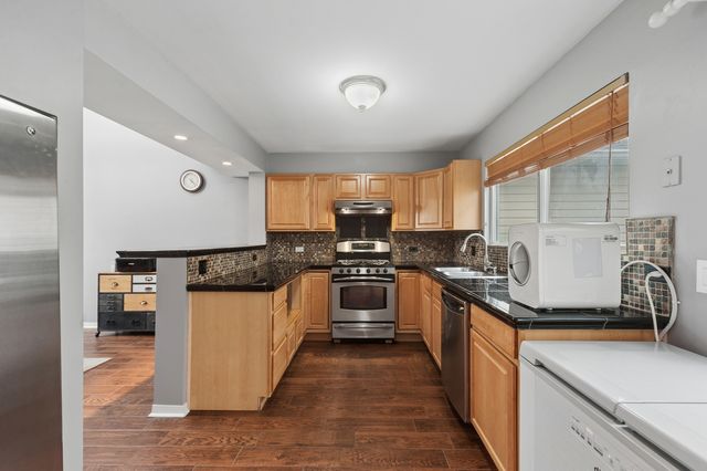 445 Le Parc Circle, Buffalo Grove, IL 60089