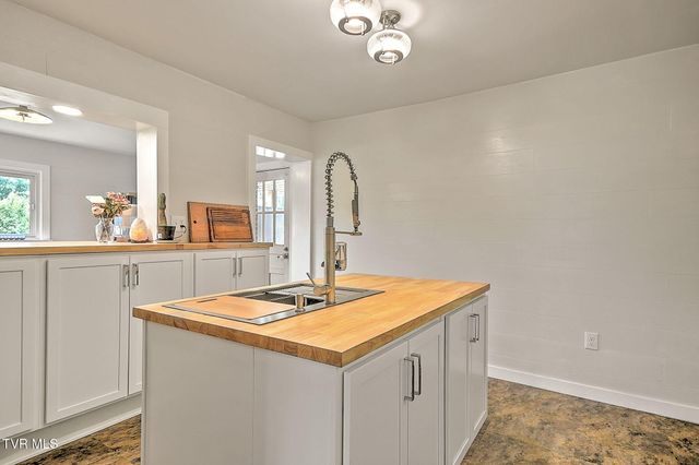 1121 Broad Street, Elizabethton, TN 37643