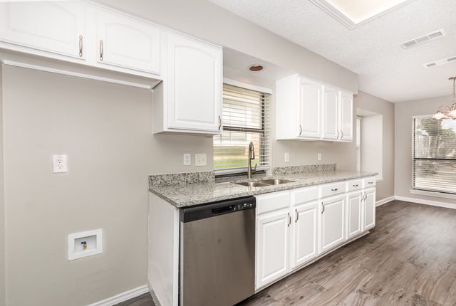 1724 Saint James Drive, Carrollton, TX 75007