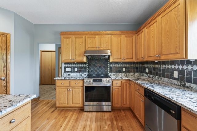 1511 Oakview Court, Hugo, MN 55038