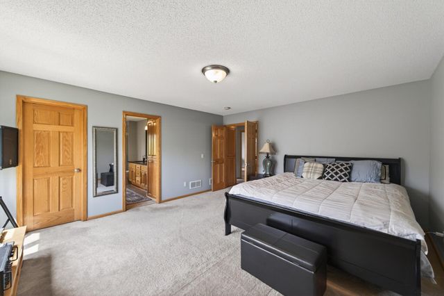 1511 Oakview Court, Hugo, MN 55038