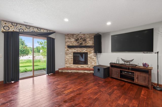 1511 Oakview Court, Hugo, MN 55038