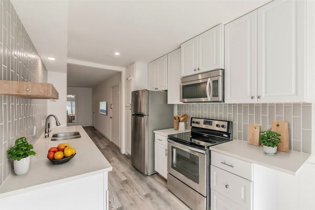 7814 Meadow Park Drive 220, Dallas, TX 75230