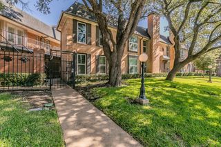 7814 Meadow Park Drive 220, Dallas, TX 75230