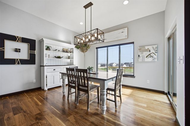 702 Raymond Drive, Solon, IA 52333