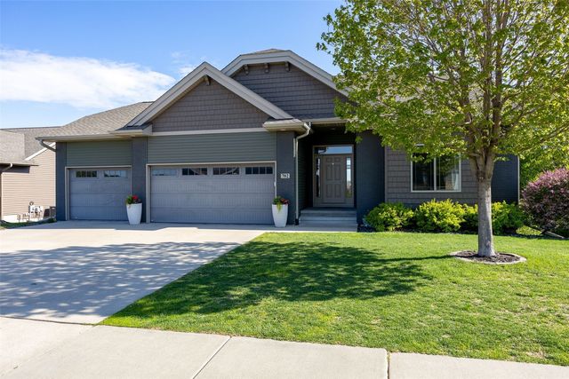 702 Raymond Drive, Solon, IA 52333