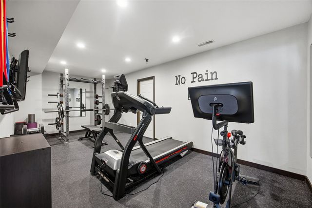 702 Raymond Drive, Solon, IA 52333