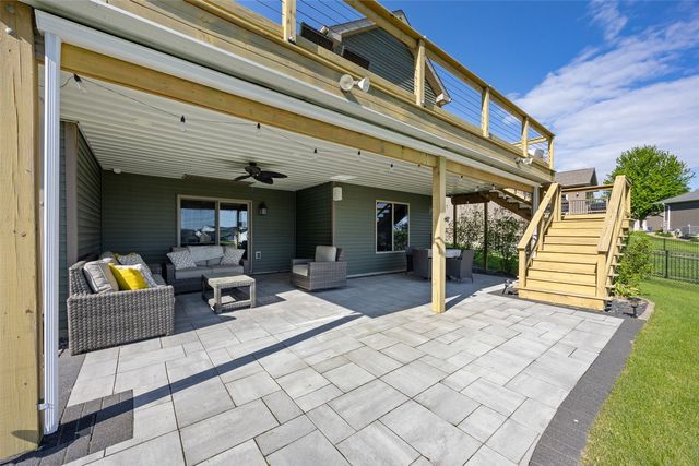 702 Raymond Drive, Solon, IA 52333