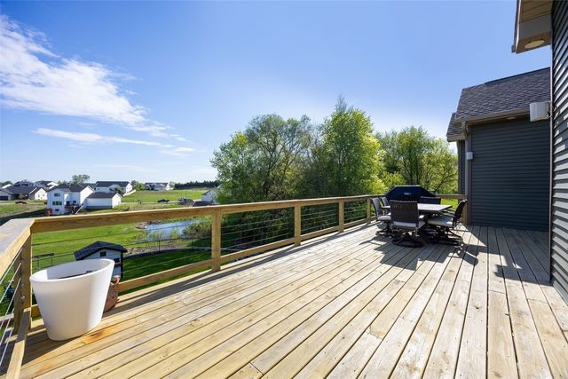 702 Raymond Drive, Solon, IA 52333