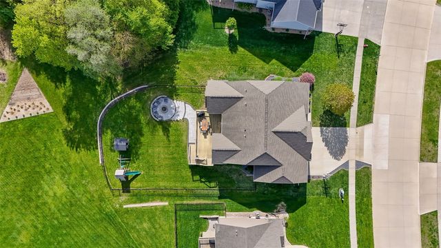 702 Raymond Drive, Solon, IA 52333