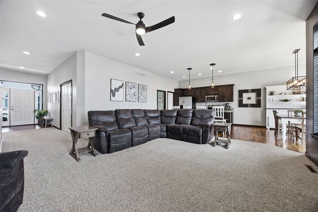 702 Raymond Drive, Solon, IA 52333