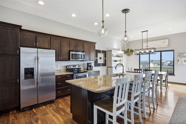 702 Raymond Drive, Solon, IA 52333