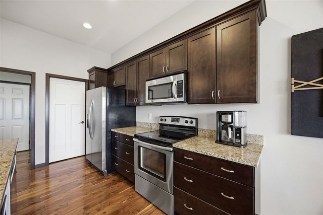 702 Raymond Drive, Solon, IA 52333