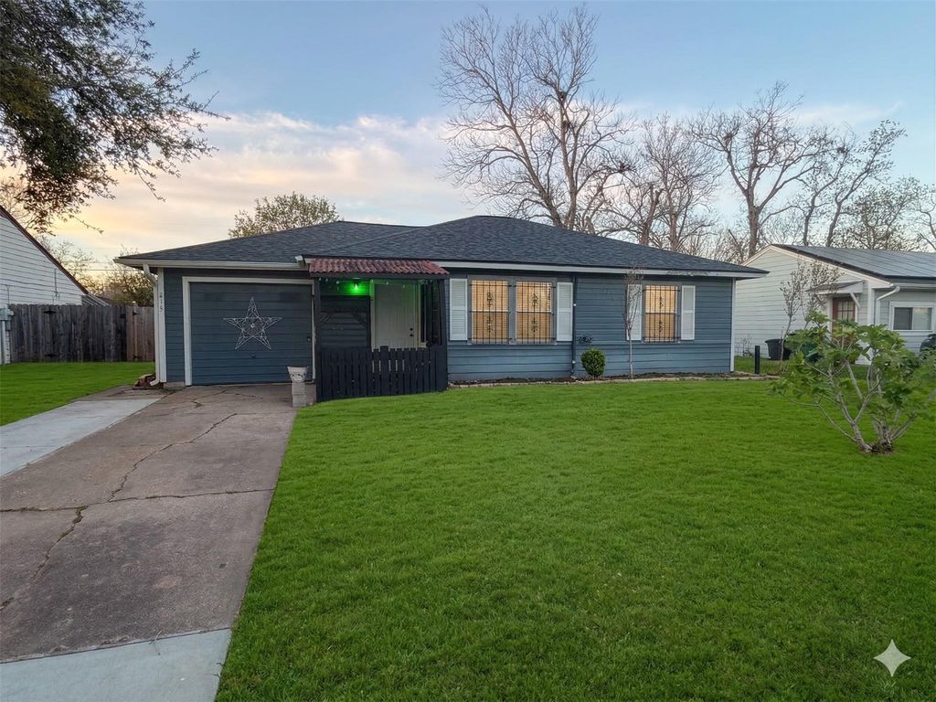 1017 San Felipe Street, Angleton, TX 77515
