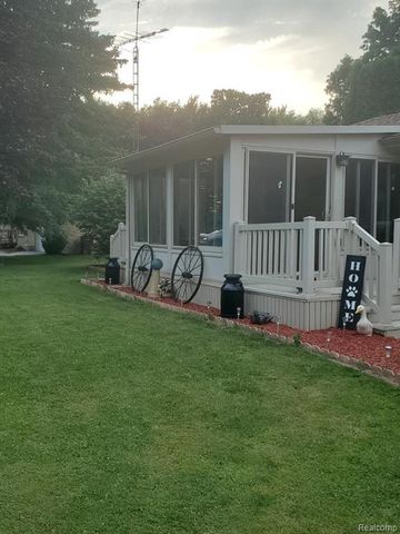 18820 Dexter Trail, Gregory, MI 48137