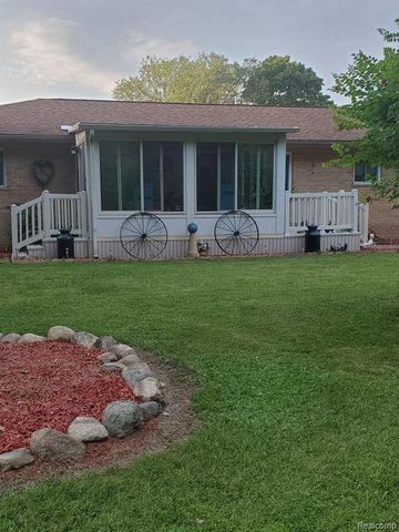 18820 Dexter Trail, Gregory, MI 48137