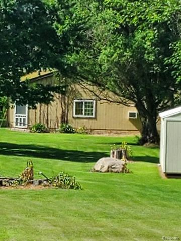 18820 Dexter Trail, Gregory, MI 48137