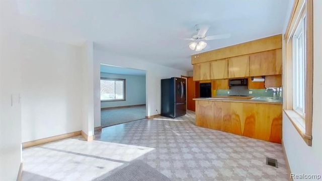 18820 Dexter Trail, Gregory, MI 48137