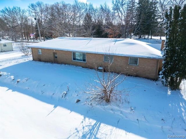 18820 Dexter Trail, Gregory, MI 48137