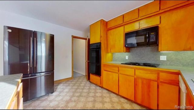 18820 Dexter Trail, Gregory, MI 48137