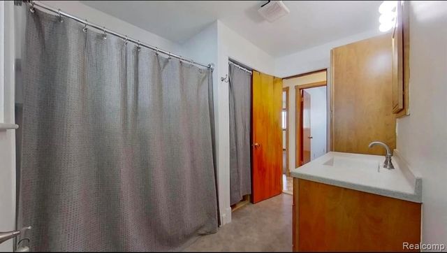 18820 Dexter Trail, Gregory, MI 48137