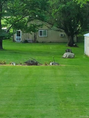 18820 Dexter Trail, Gregory, MI 48137