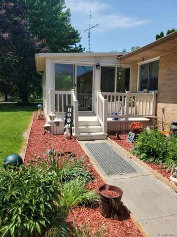 18820 Dexter Trail, Gregory, MI 48137