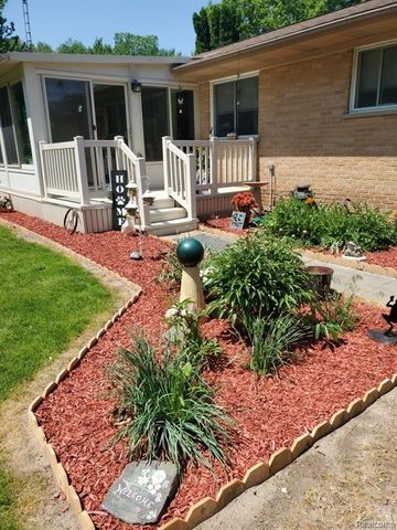 18820 Dexter Trail, Gregory, MI 48137