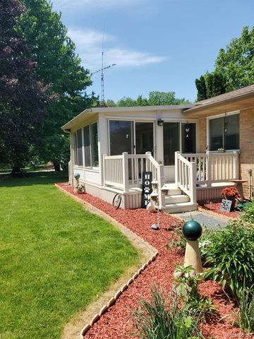 18820 Dexter Trail, Gregory, MI 48137