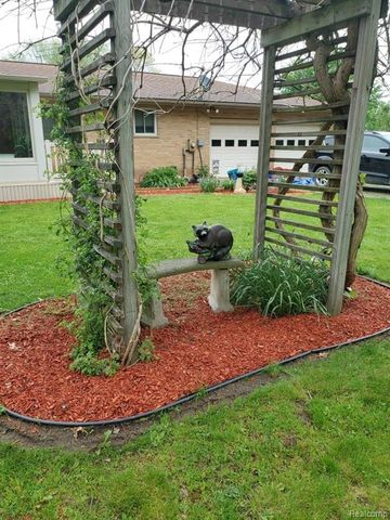 18820 Dexter Trail, Gregory, MI 48137